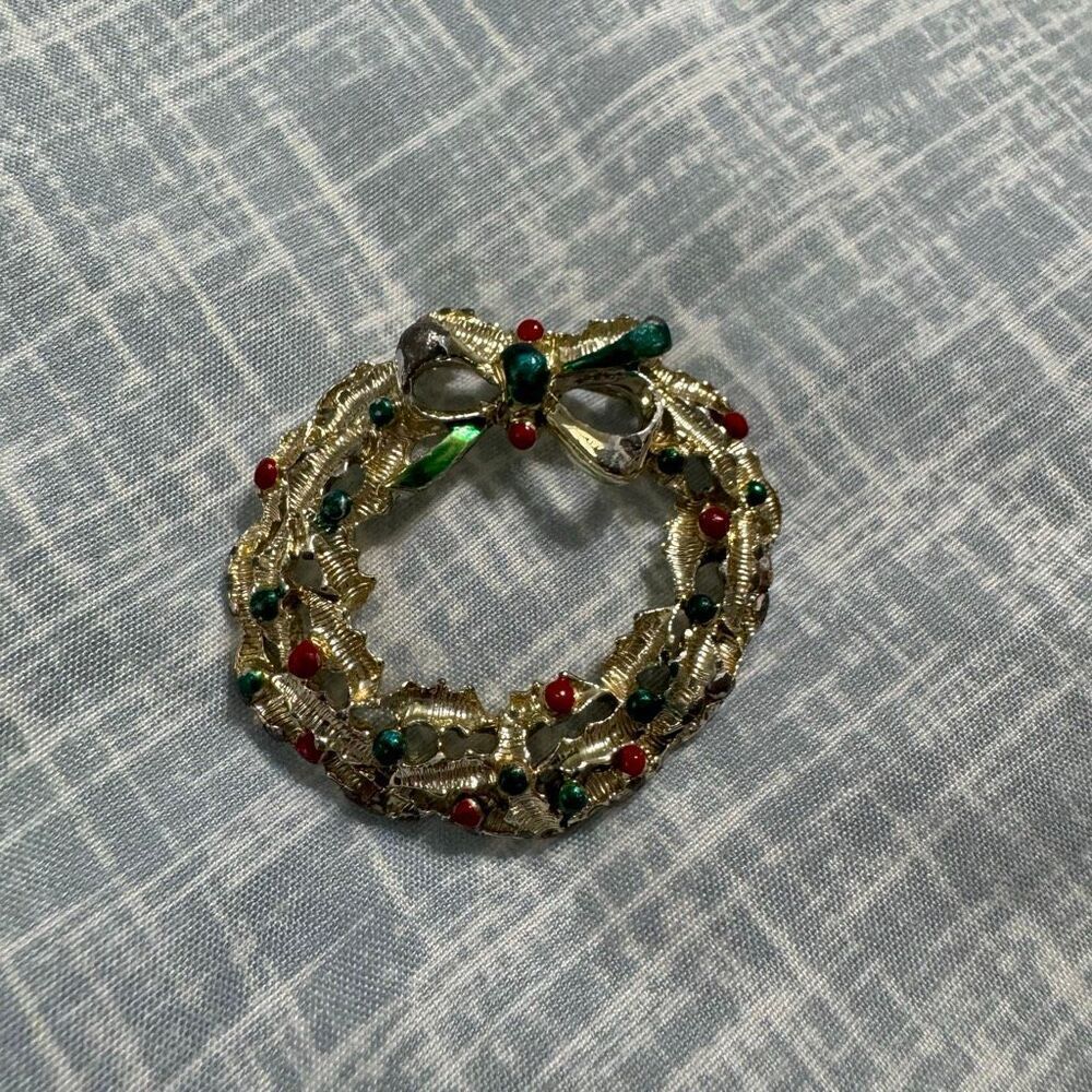Vintage Gerry’s Gold Tone Christmas Wreath Brooch